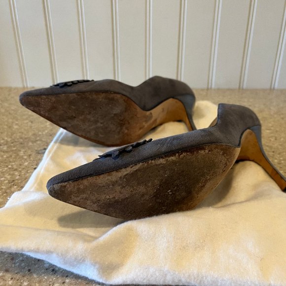 Manolo Blahnik Grey suede heels size 37 with a 3 1/2 inch wooden heel - Picture 5 of 6
